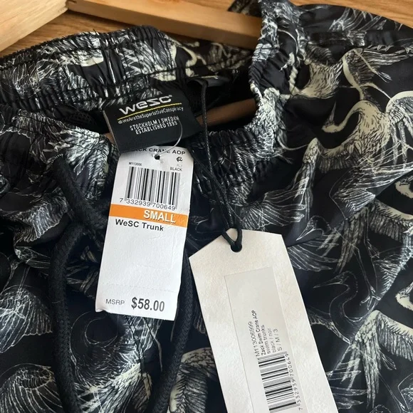 WESC SHORTS (s) - Picture 2 of 7